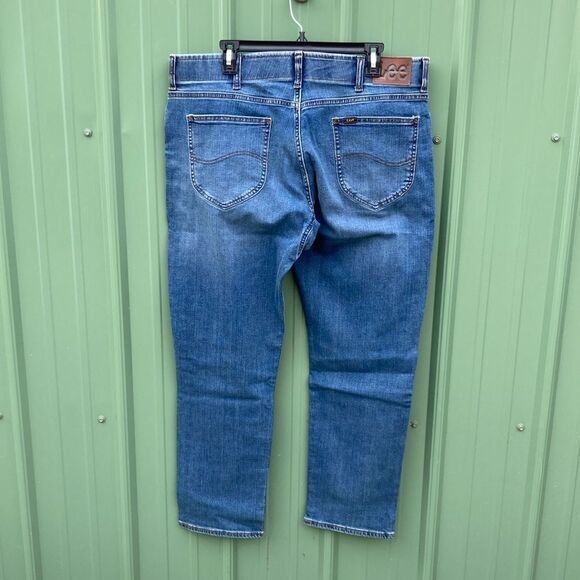 Men's Straight Tapered Active Stretch Blue Denim Jeans Pants Size 40X32 - Picture 3 of 8